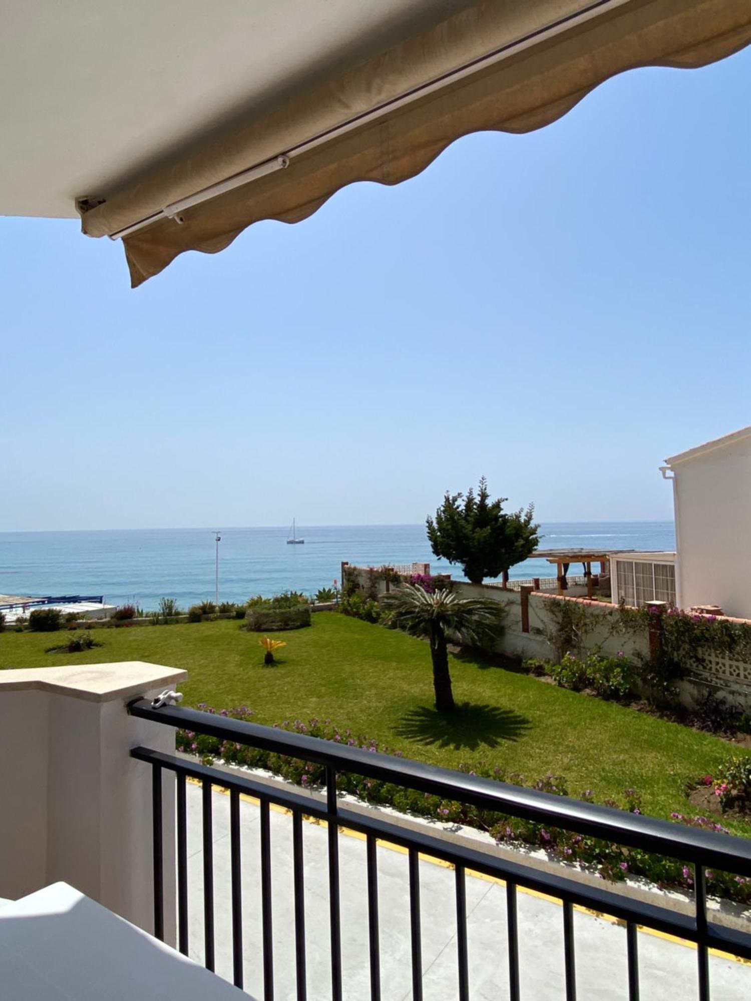 Apartamento A Pie De Playa. Nerja Exterior photo